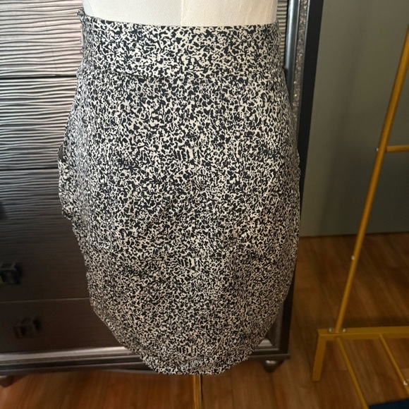 Club Monaco 100% Silk Elegant Black and White Skirt - Picture 2 of 4